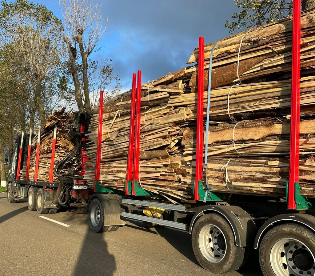Materiale din cherestea pregătite pentru transport