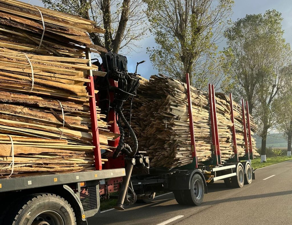 Cherestea pentru construcții disponibilă cu livrare în județul Botoșani