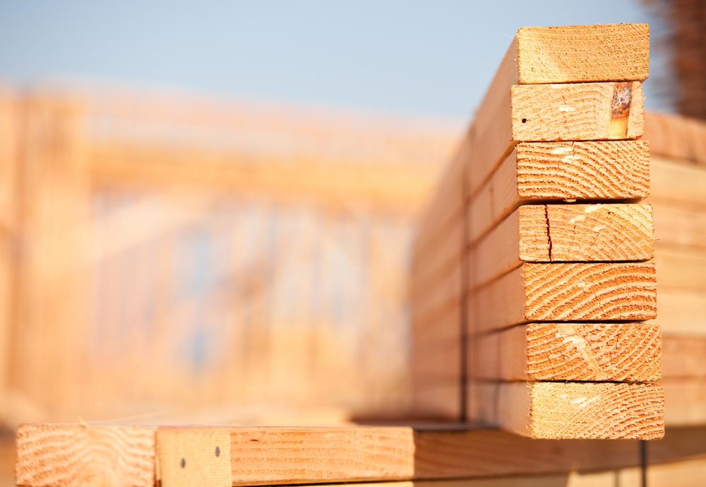 Cherestea pentru construcții disponibilă cu livrare în județul Iași