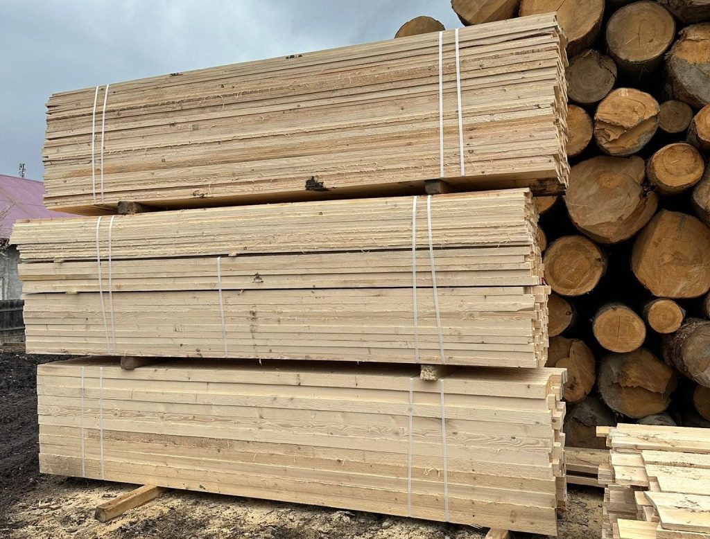Cherestea pentru construcții disponibilă cu livrare în județul Neamț